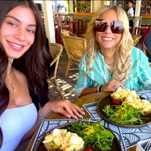 Meet your Posher, Elizabeth - Picture 16 of 16